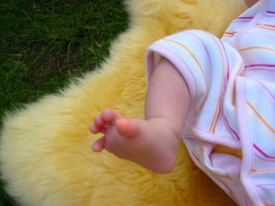 look at my curly toes! look at my curly toes!